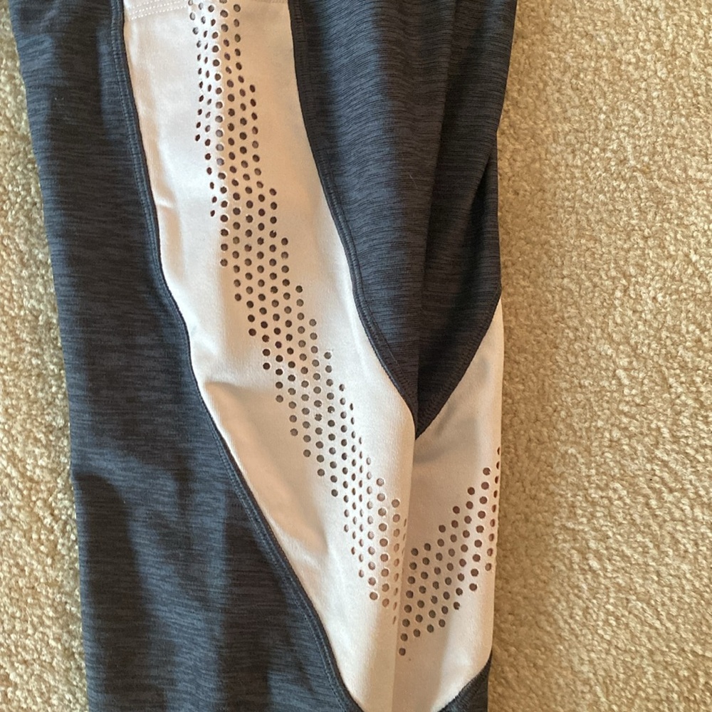 VS pink brand size medium ultimate leggings Excellent condition - Picture 6 of 10